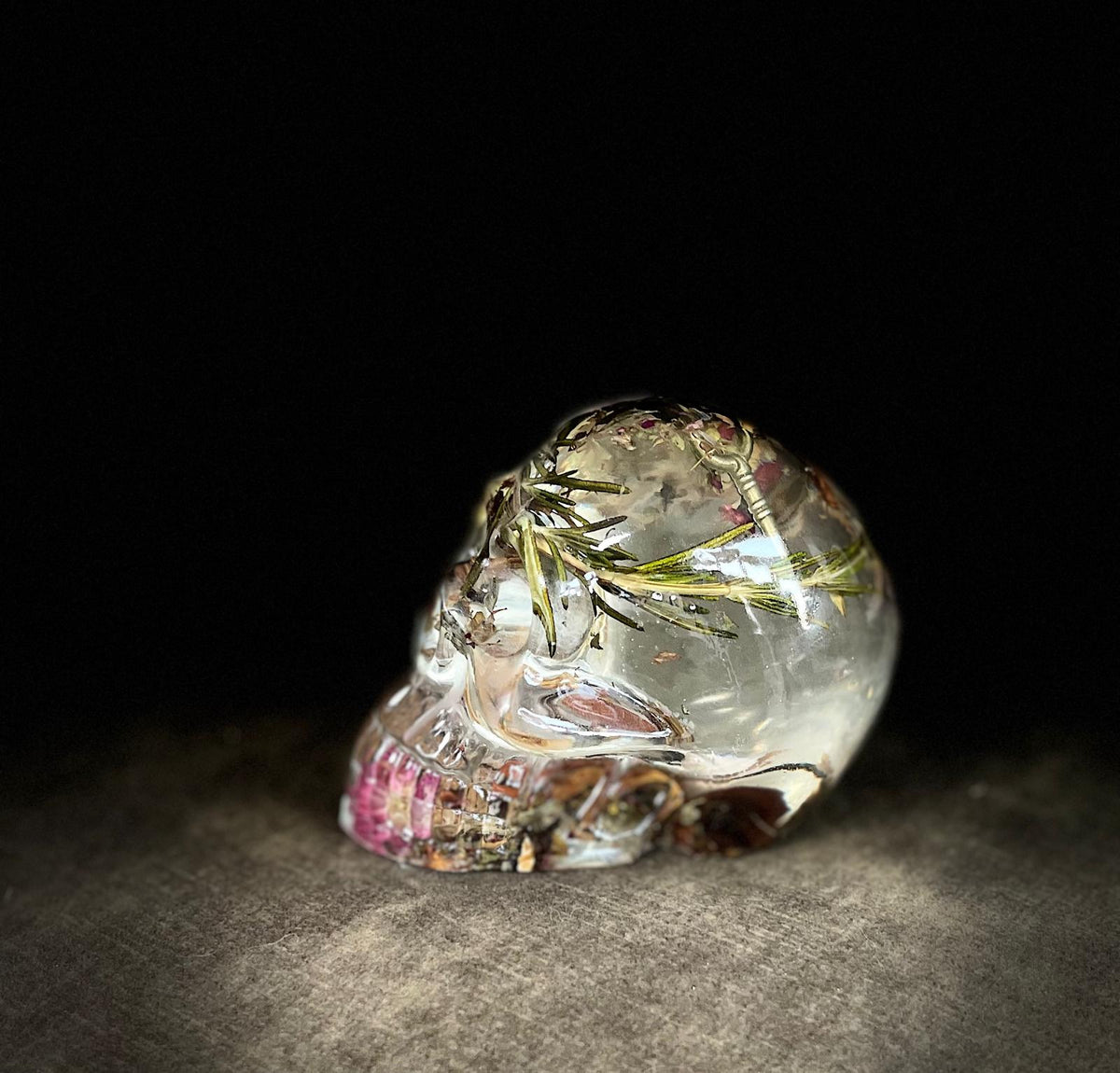Grande Tête de mort de protection artisanale en résine